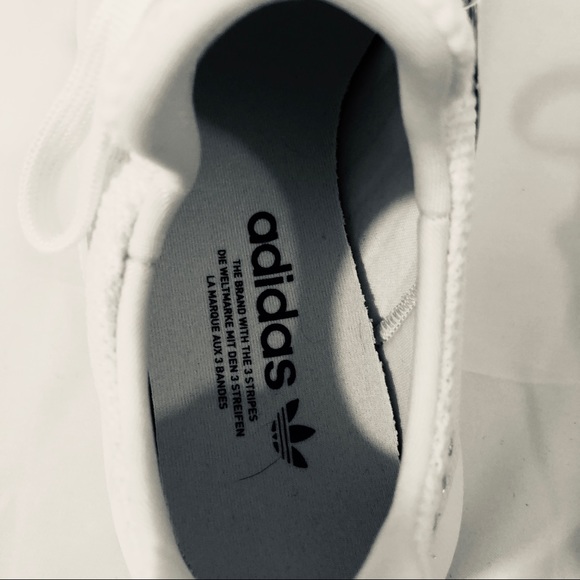 NWT and Box white Women’s Adidas Swift Run size 8 - Picture 4 of 7